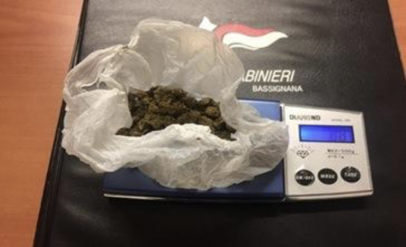 In auto con la marijuana: denunciato 59enne